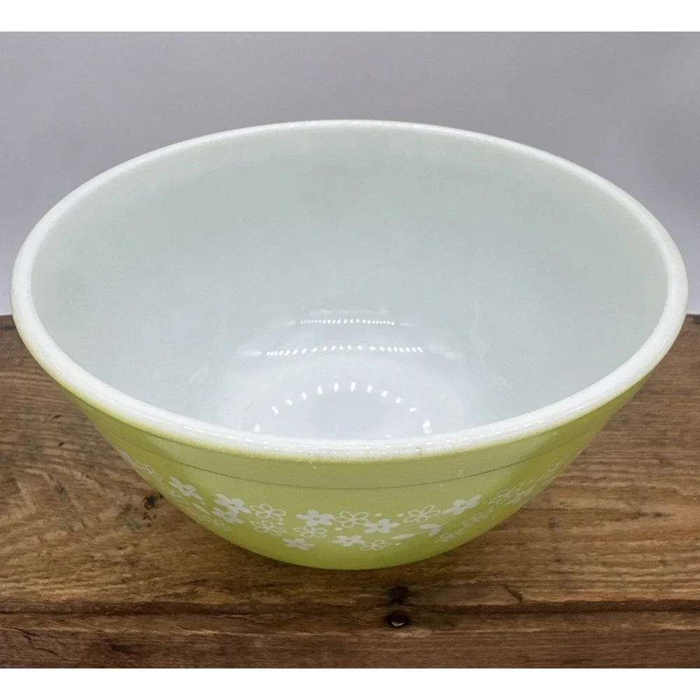 Vintage Pyrex 402 Spring Blossom Crazy Daisy Lime Green Mixing Bowl, 1 1/2 Quart